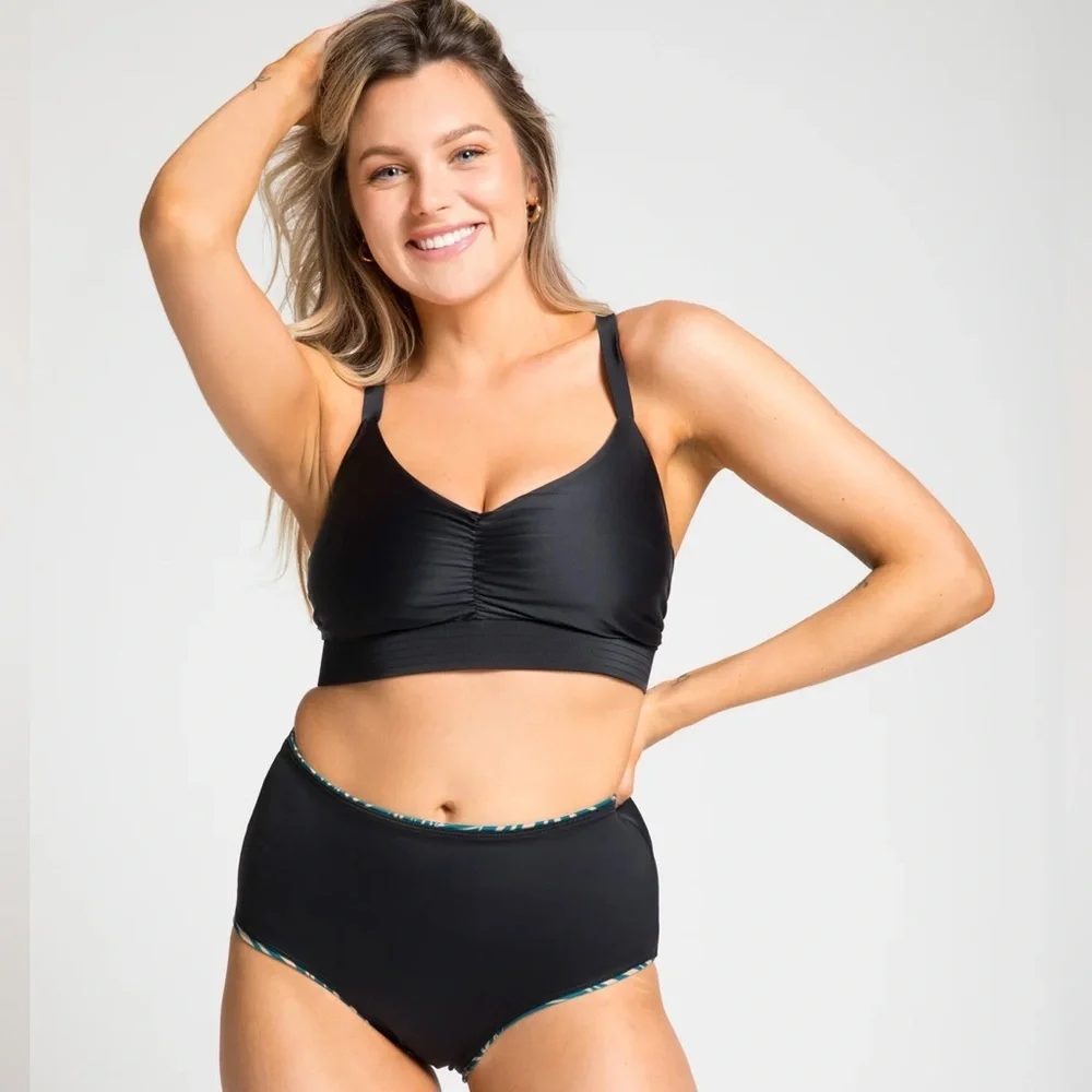 NWT WILD ISLES Black Cross Back Bikini Top Size 1 (30-36 D, 30-32 DD, and 30F)